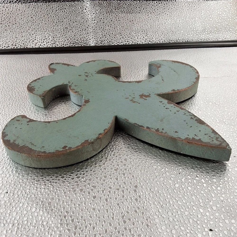 Design House LLC Fleur de Lis Distressed Green Shabby Chic Wall Plaque Decor